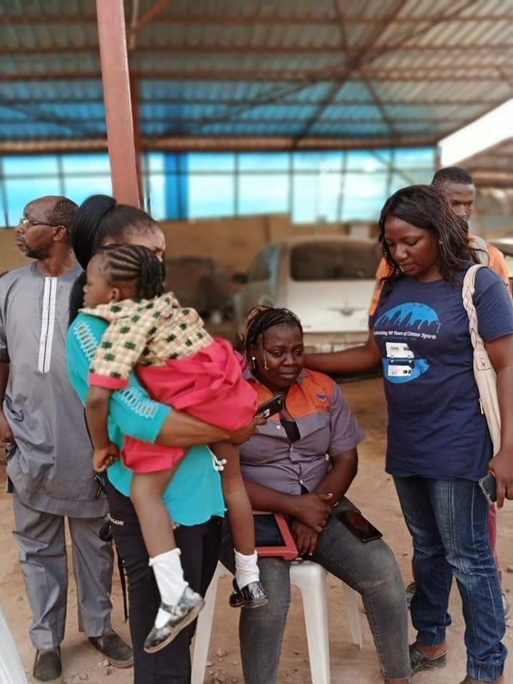 See how FCDA and Other Security Operatives Assaults Female Mechanic in Abuja