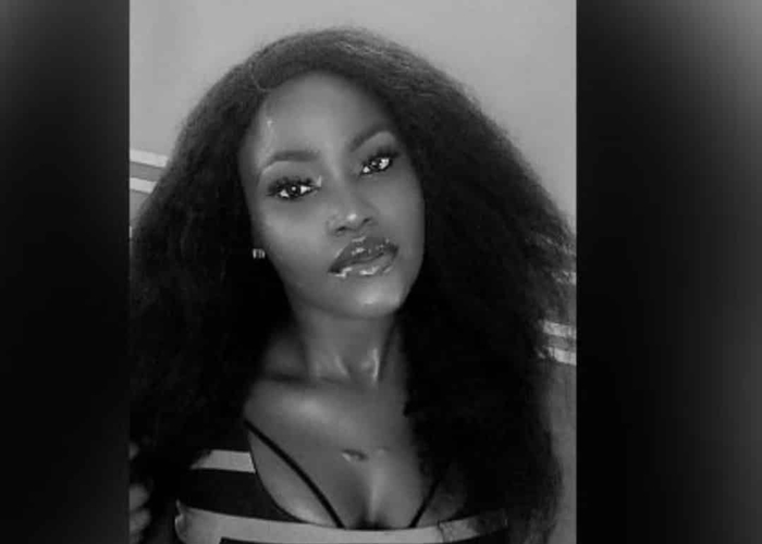 Nigerian lady celebrates friend’s barrenness