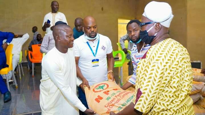 Hon Naanlong G. Daniel, Member Representing Mikang LGA, Plateau State House of Assembly Today distributes 3 trucks of Fertilizer to his Constituents