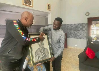 Yahaya Kwande received a Christmas gift of a portrait from Reshini