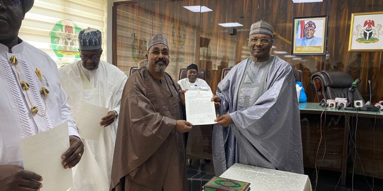 INEC Swears in Six New Resident Electoral Commissioners, Announces Ekiti and Osun Governorship Election