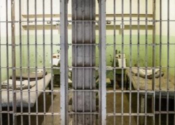 Senior Prison Warden Allegedly Impregnates Female Inmates