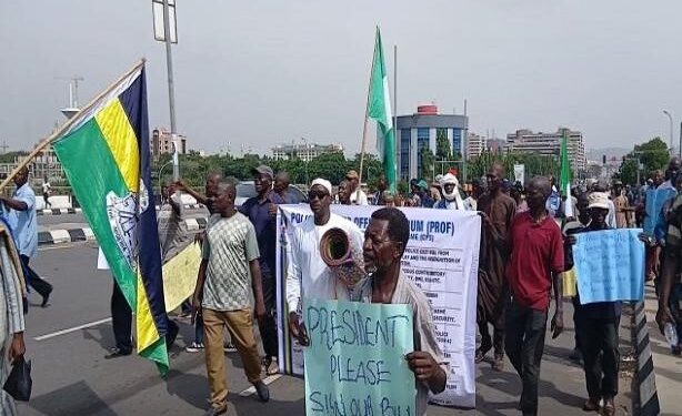 Retired Police Officers Storm Presidential Villa, Demand Exit from Pension Scheme